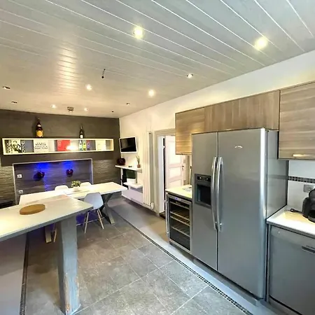 Апартаменты Spacious In The Heart Of The Center